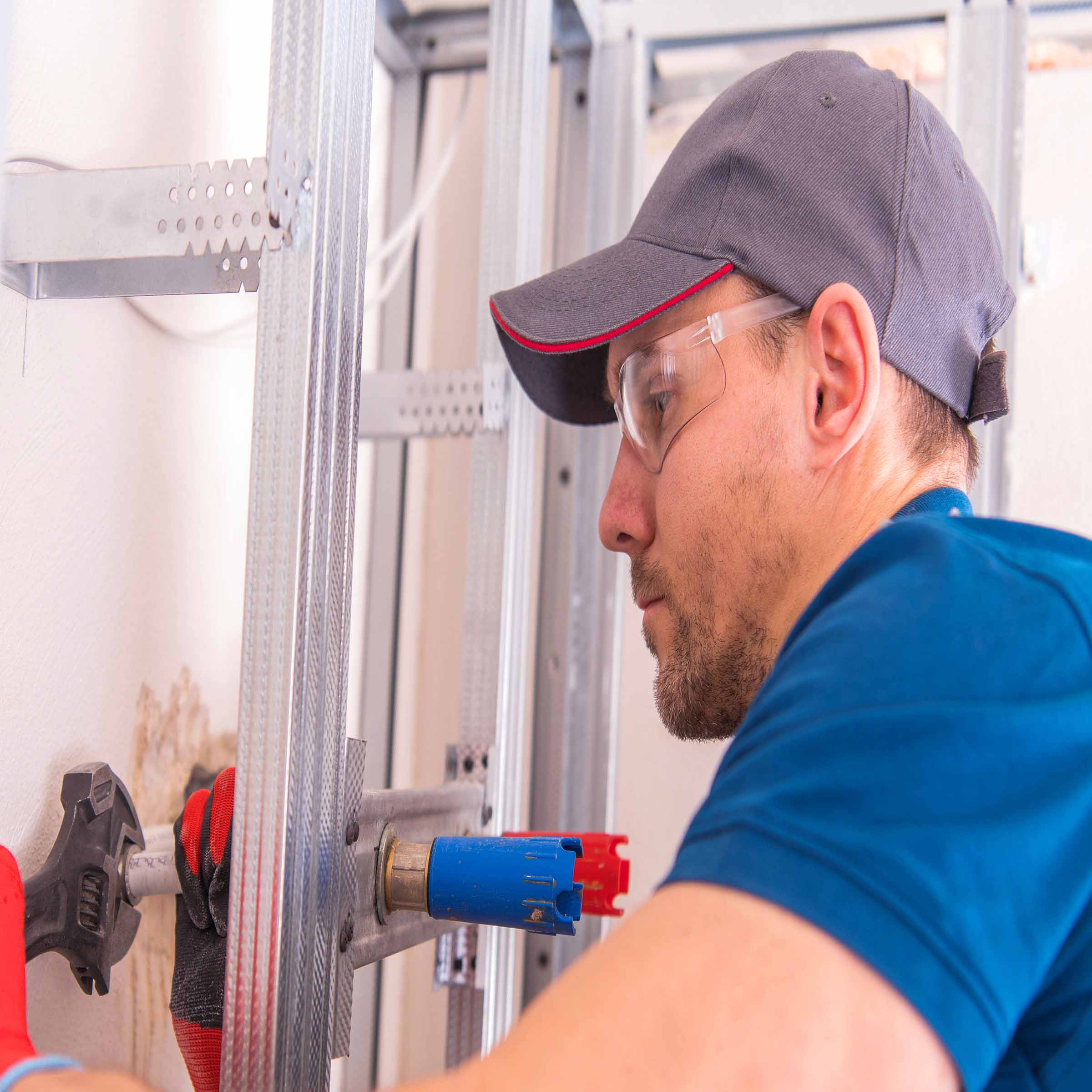 Who Earns More Plumbers Or Electricians